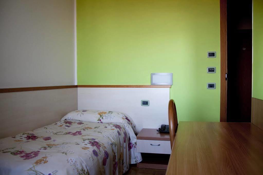 Albergo Da Benedetta Vetralla Eksteriør billede